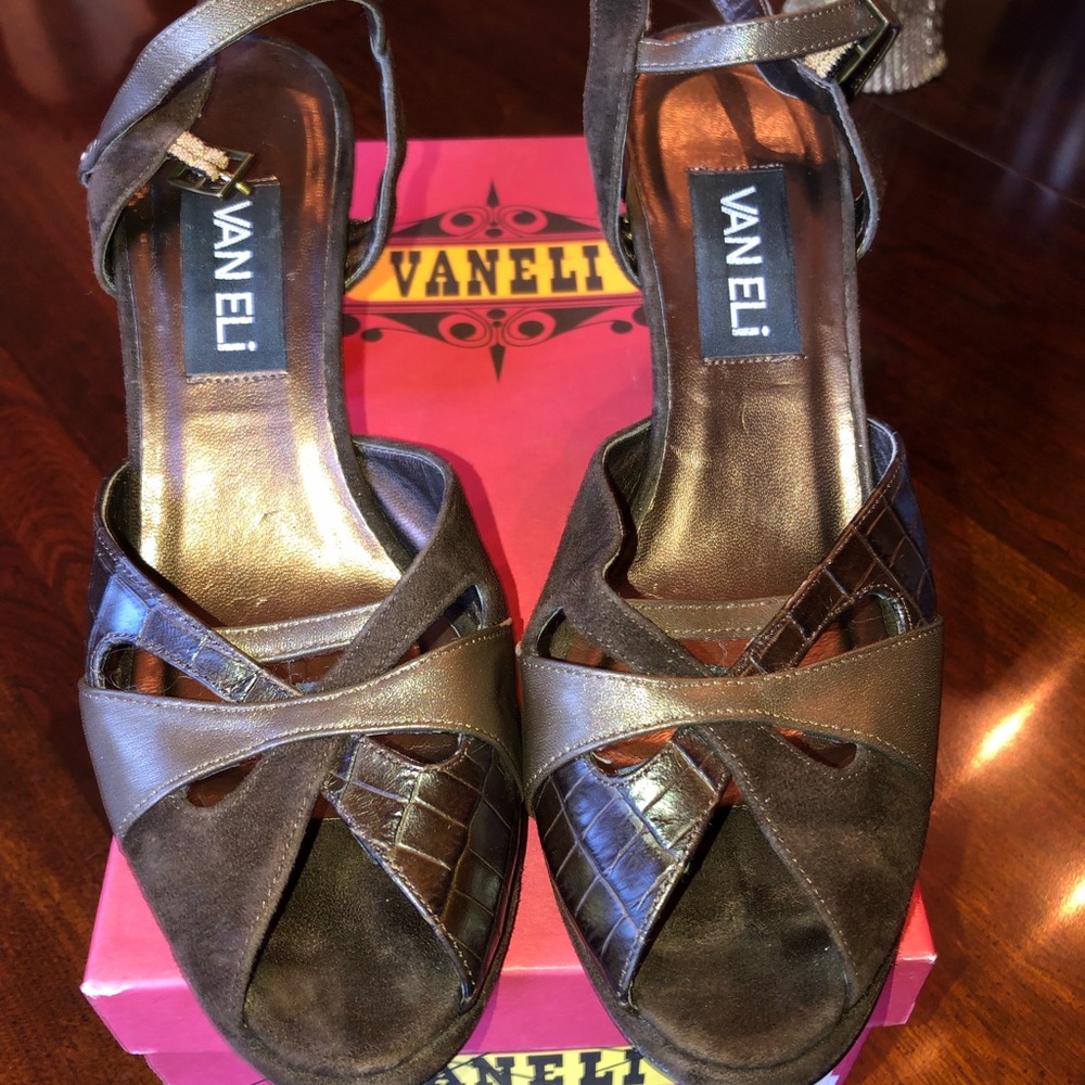 VanEli Brown/Bronze Suede Platform Heels, Size 7M.